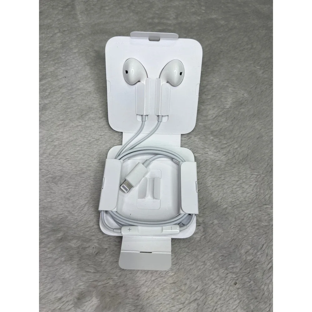 Apple earpods lightning
